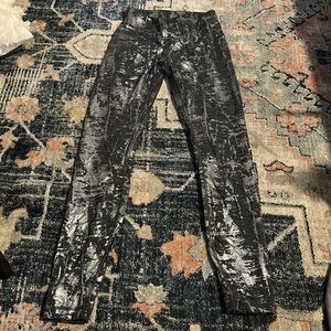 Lululemon leggings (I believe they are wunder unders)